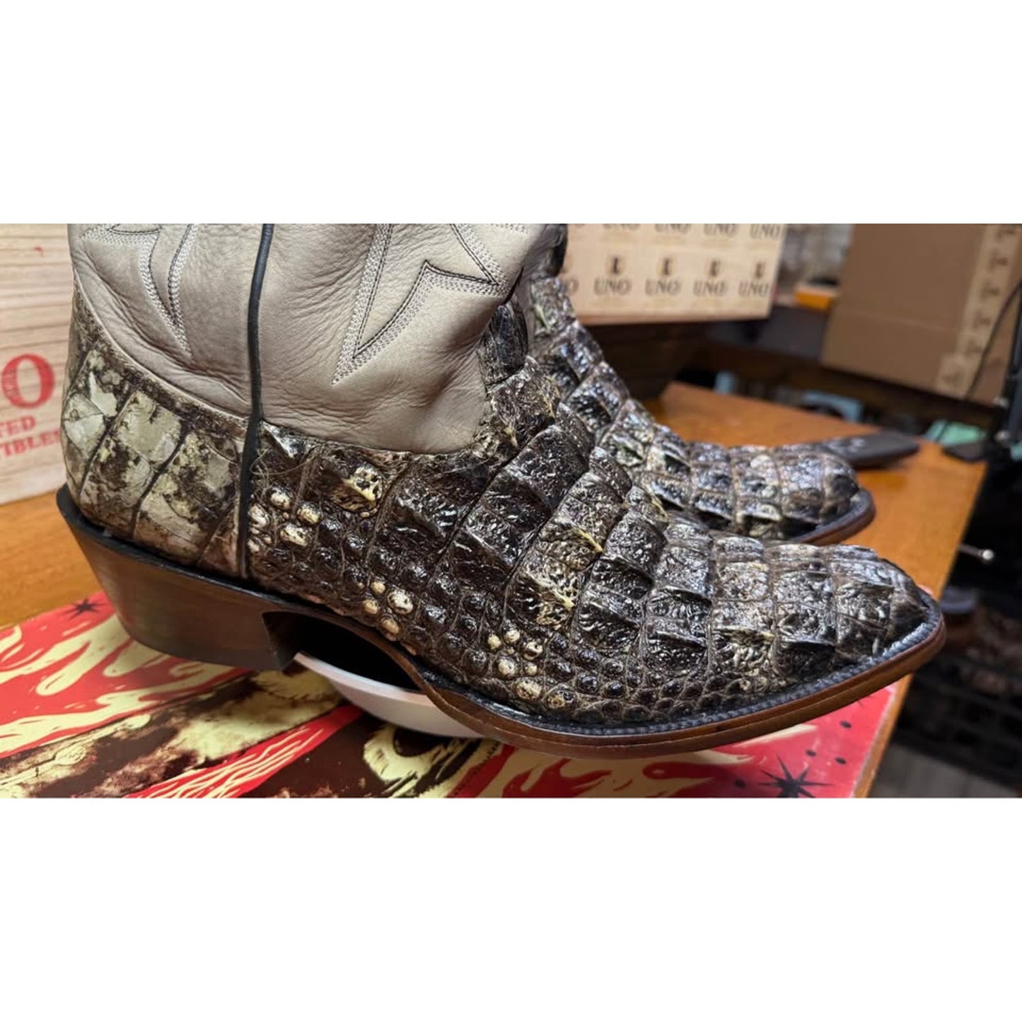 🐊 GENUINE NATURAL HORNBACK EXOTIC WESTERN BOOTS — SIZE 11.5D