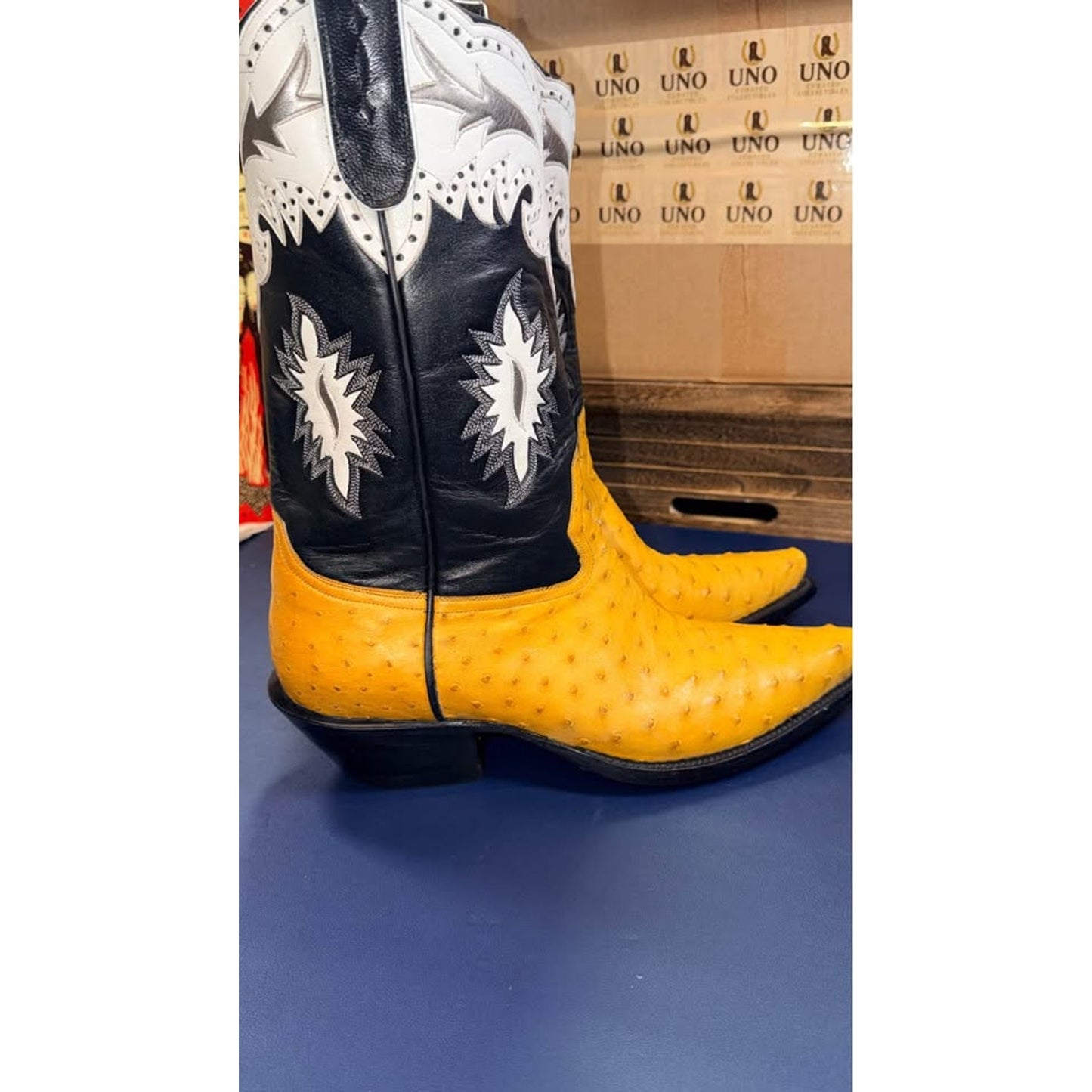 🔥 UNØ COLLECTIBLES DROP 🔥10.5D
Custom Butterscotch Full-Quill Ostrich Boots