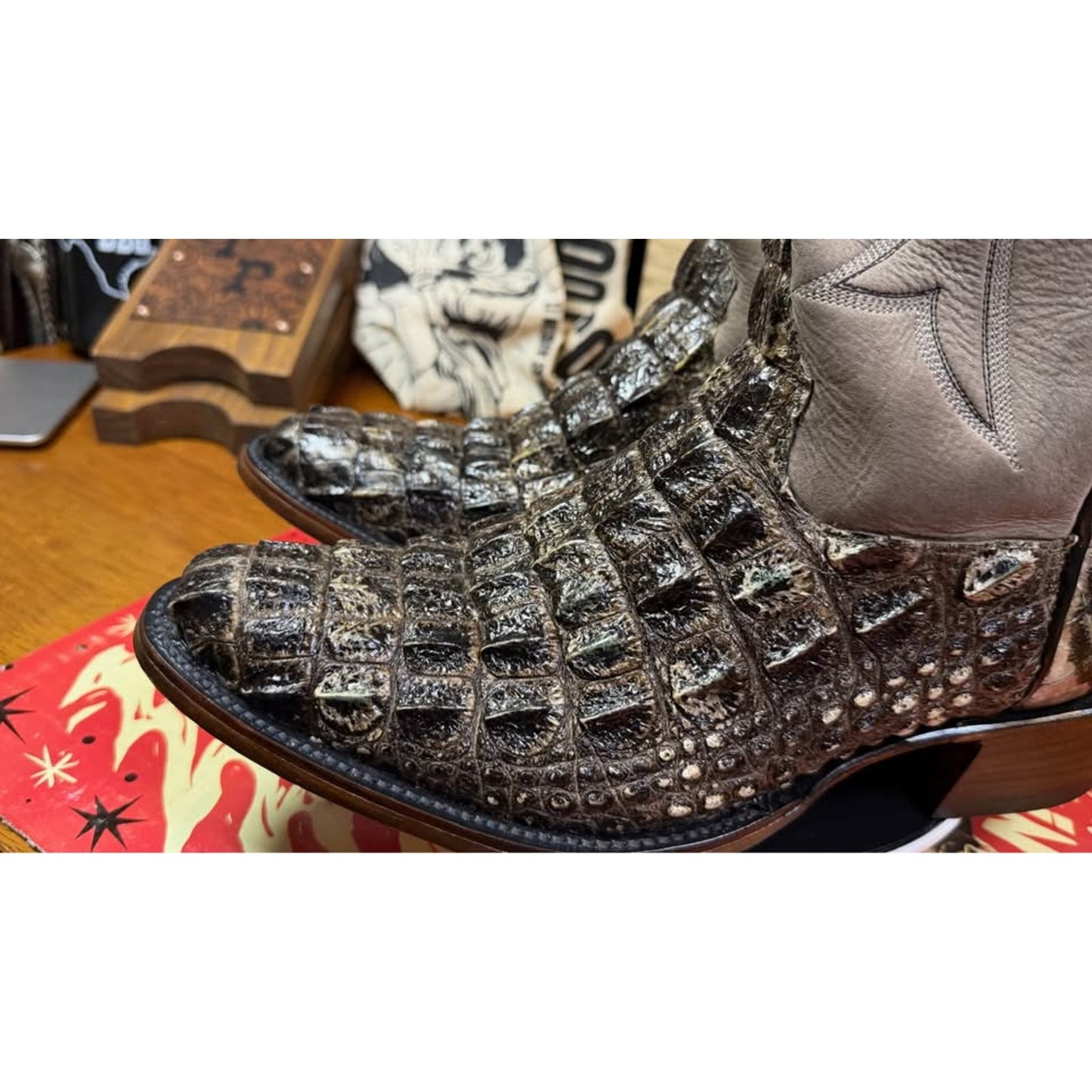 🐊 GENUINE NATURAL HORNBACK EXOTIC WESTERN BOOTS — SIZE 11.5D