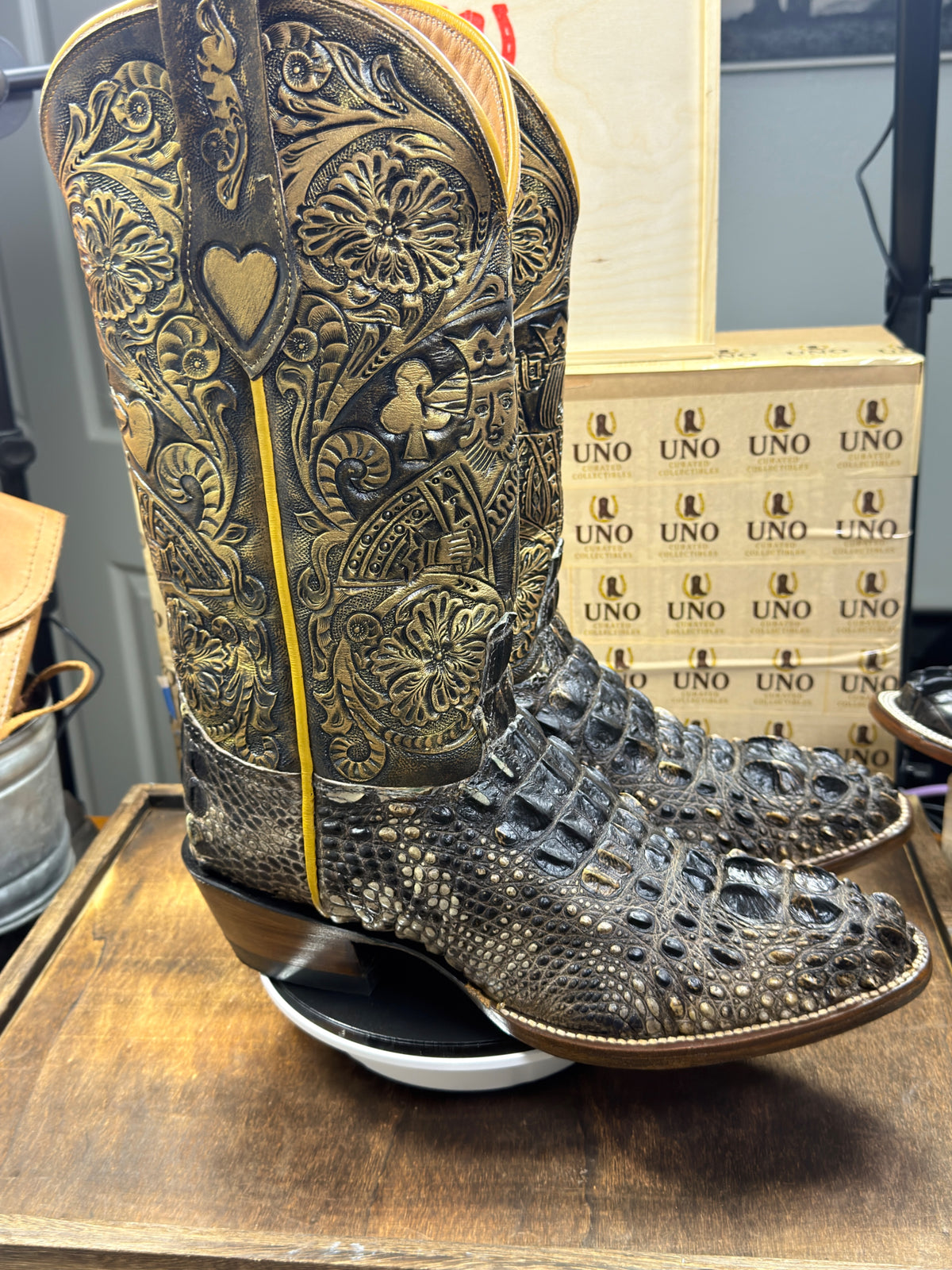 Handmade El Paso American Alligator Hornback Cowboy Boots – Hand-Tooled King of Spades Shafts – Men's 11 – New, Never Worn - Image 12