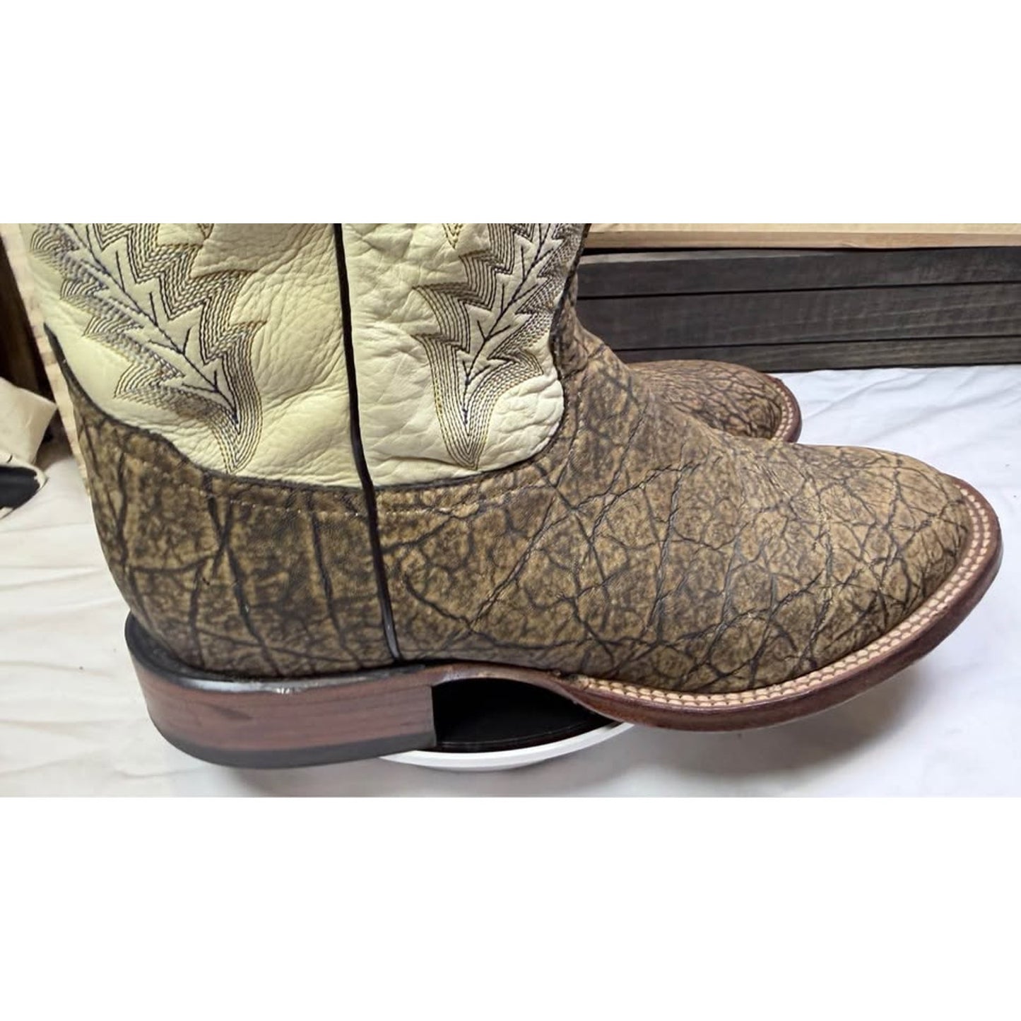 🐘 Tony Lama Elephant Leather Boots — Cream Shaft — Size 10.5 E — Used, Excellent Condition