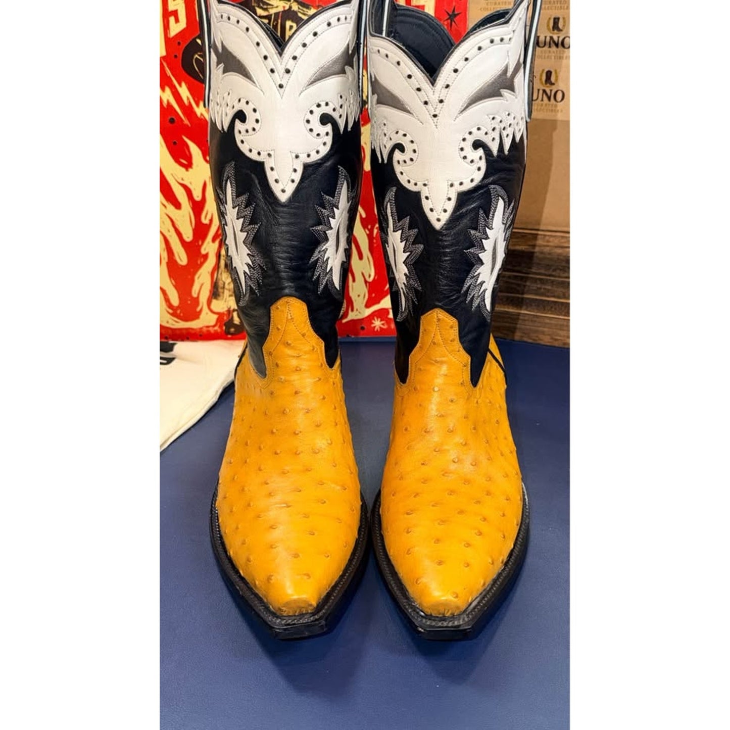 🔥 UNØ COLLECTIBLES DROP 🔥10.5D
Custom Butterscotch Full-Quill Ostrich Boots