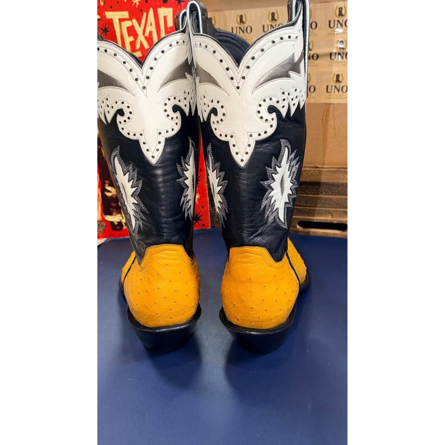 🔥 UNØ COLLECTIBLES DROP 🔥10.5D
Custom Butterscotch Full-Quill Ostrich Boots
