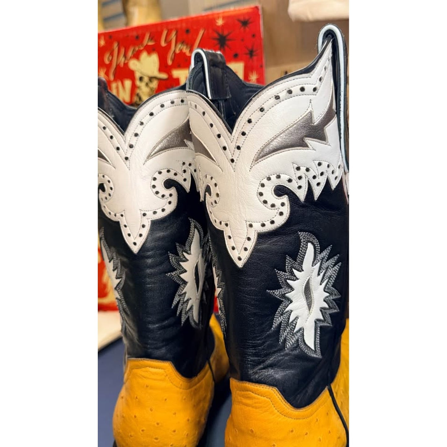 🔥 UNØ COLLECTIBLES DROP 🔥10.5D
Custom Butterscotch Full-Quill Ostrich Boots