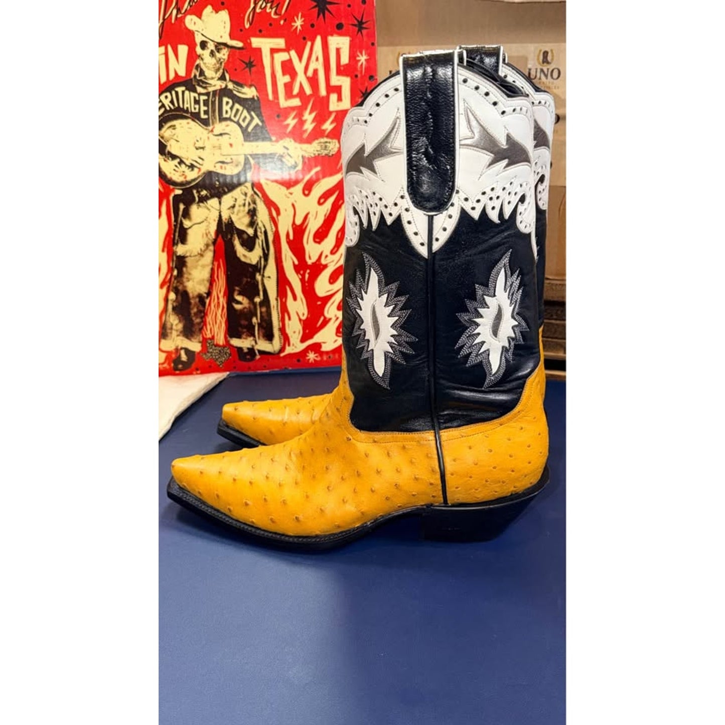 🔥 UNØ COLLECTIBLES DROP 🔥10.5D
Custom Butterscotch Full-Quill Ostrich Boots